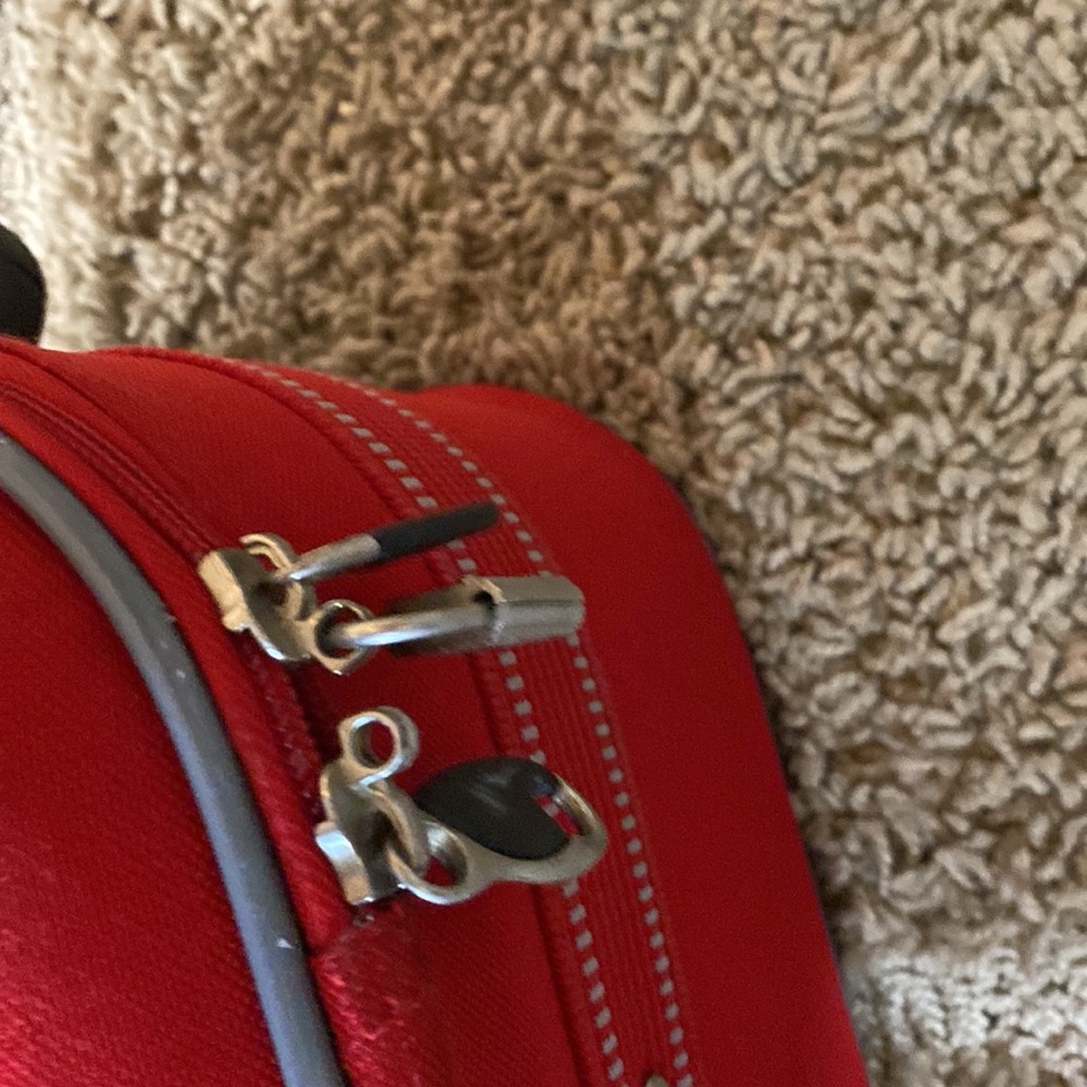 Red suitcase - Picture 6 of 12